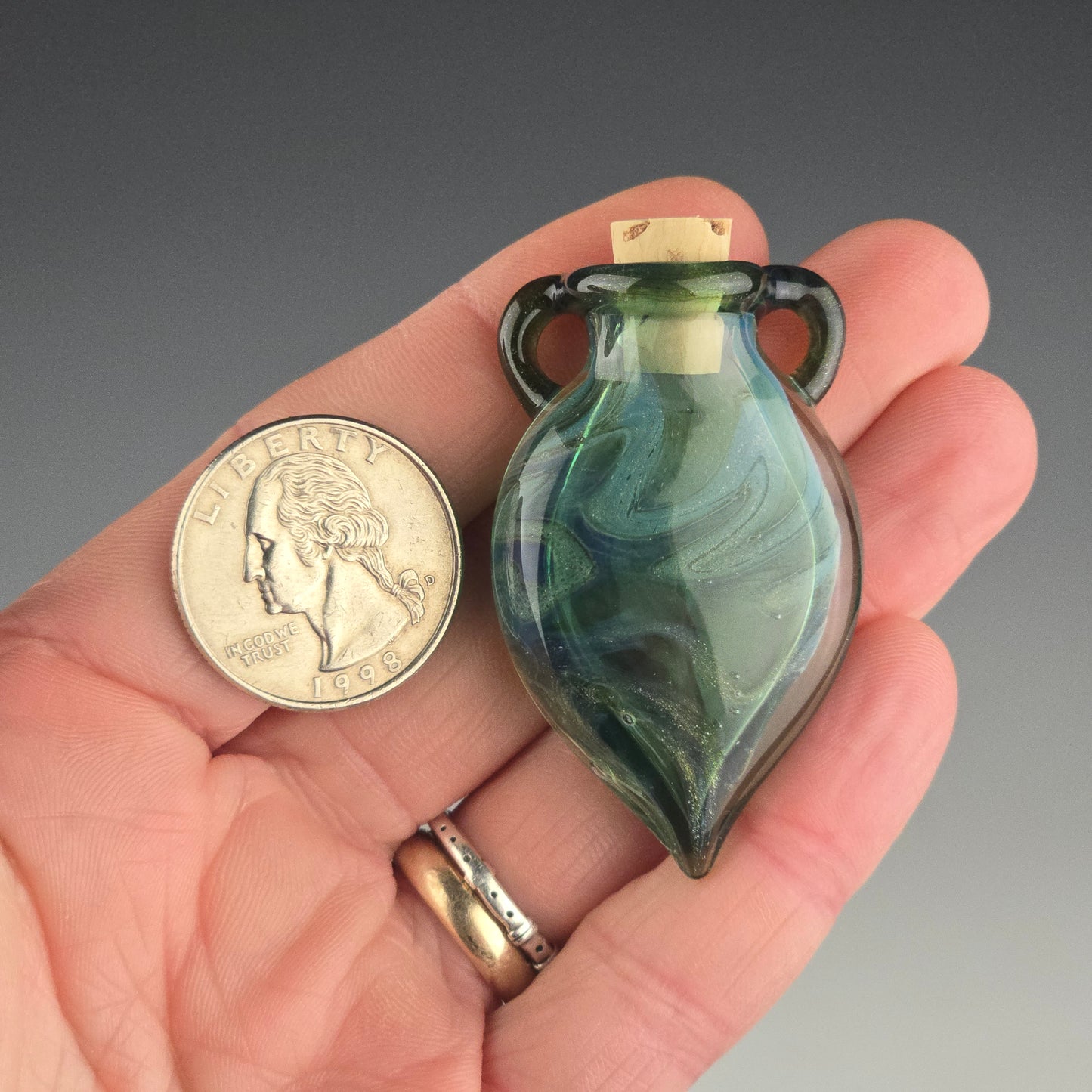 Sparkly Emerald Hanging Keeper