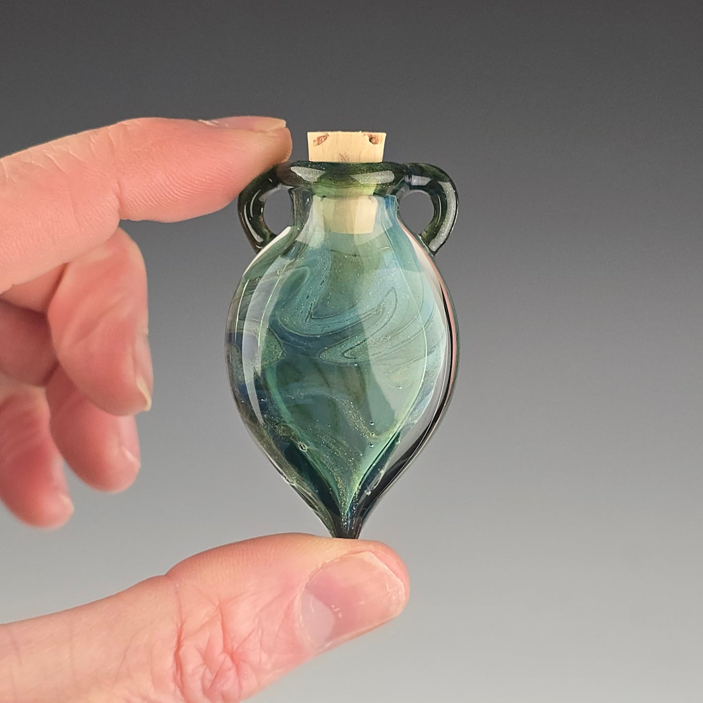 Sparkly Emerald Hanging Keeper