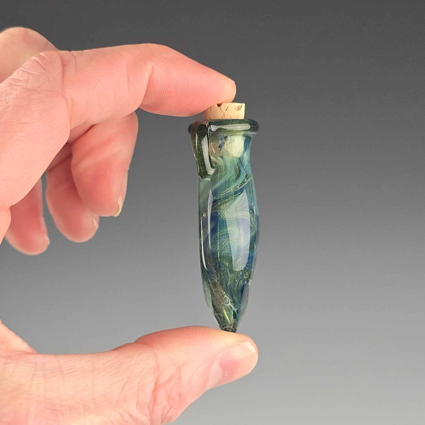 Sparkly Emerald Hanging Keeper
