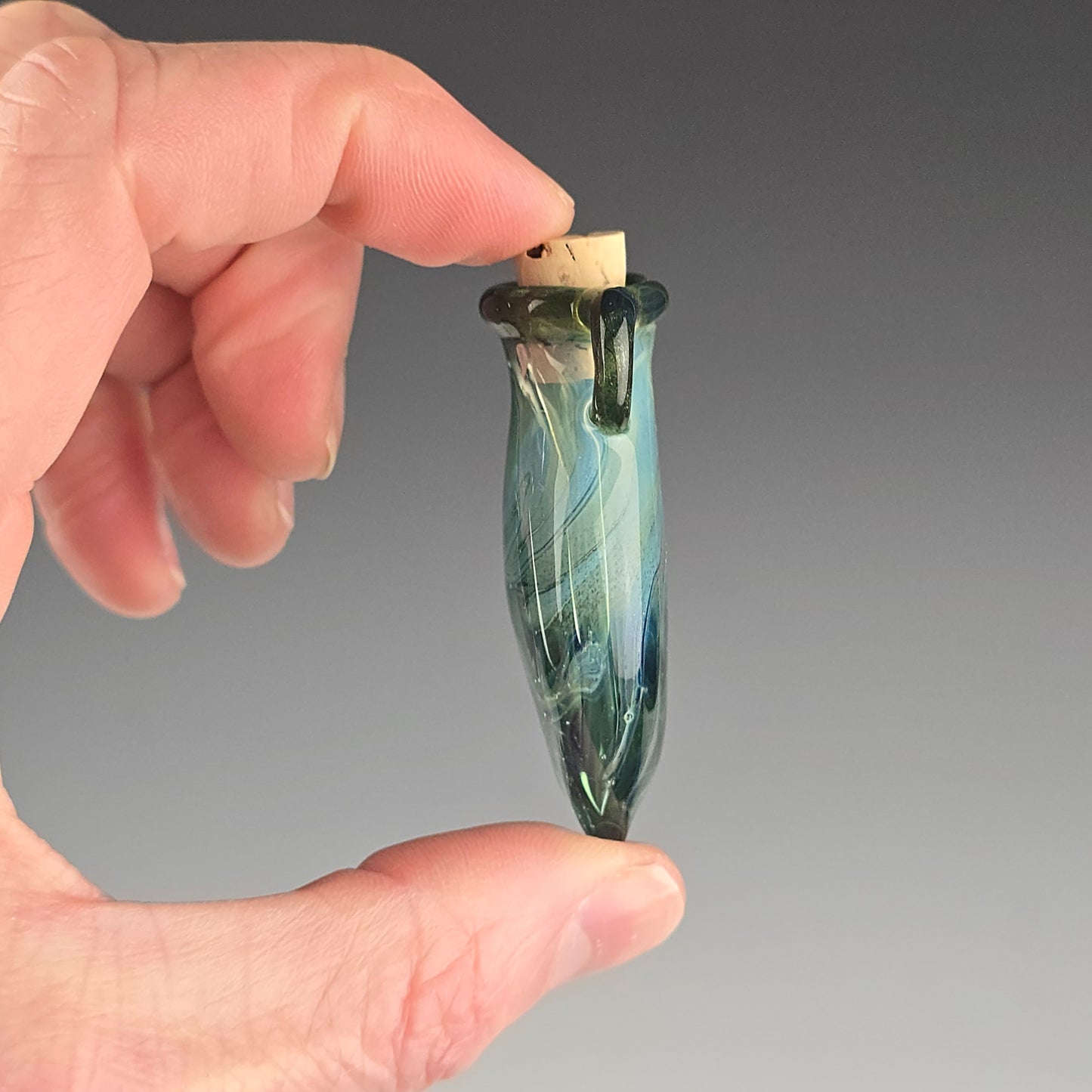 Sparkly Emerald Hanging Keeper