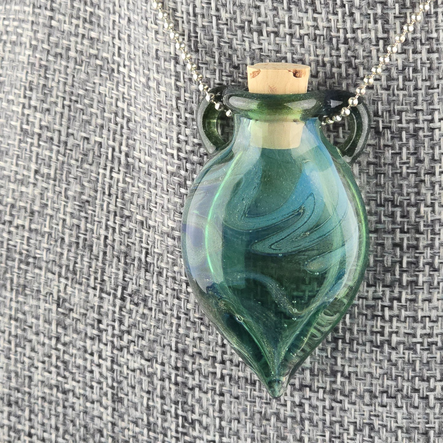 Sparkly Emerald Hanging Keeper
