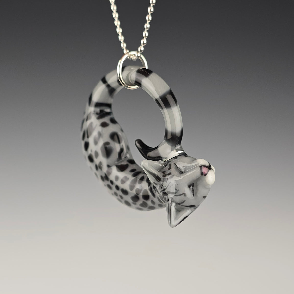 Silver Egyptian Mau: large