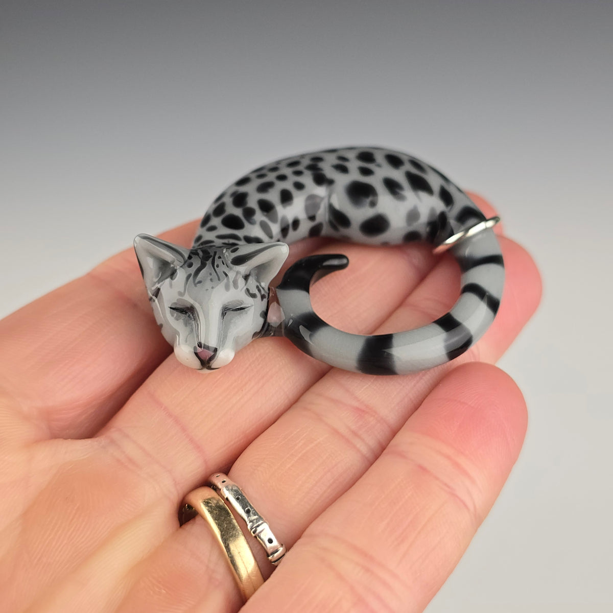 Silver Egyptian Mau: large