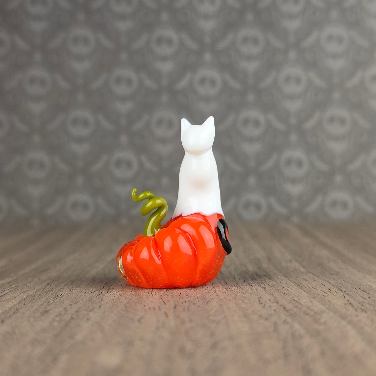 Ghost Kitty on UV Lava Pumpkin Trinket