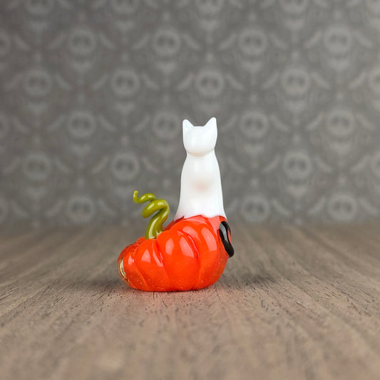 Ghost Kitty on UV Lava Pumpkin Trinket