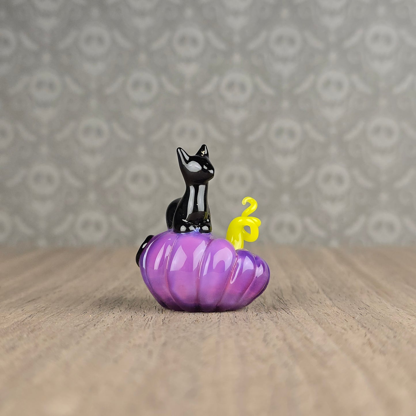 Onyx Stargazer Pumpkin Loaf Trinket