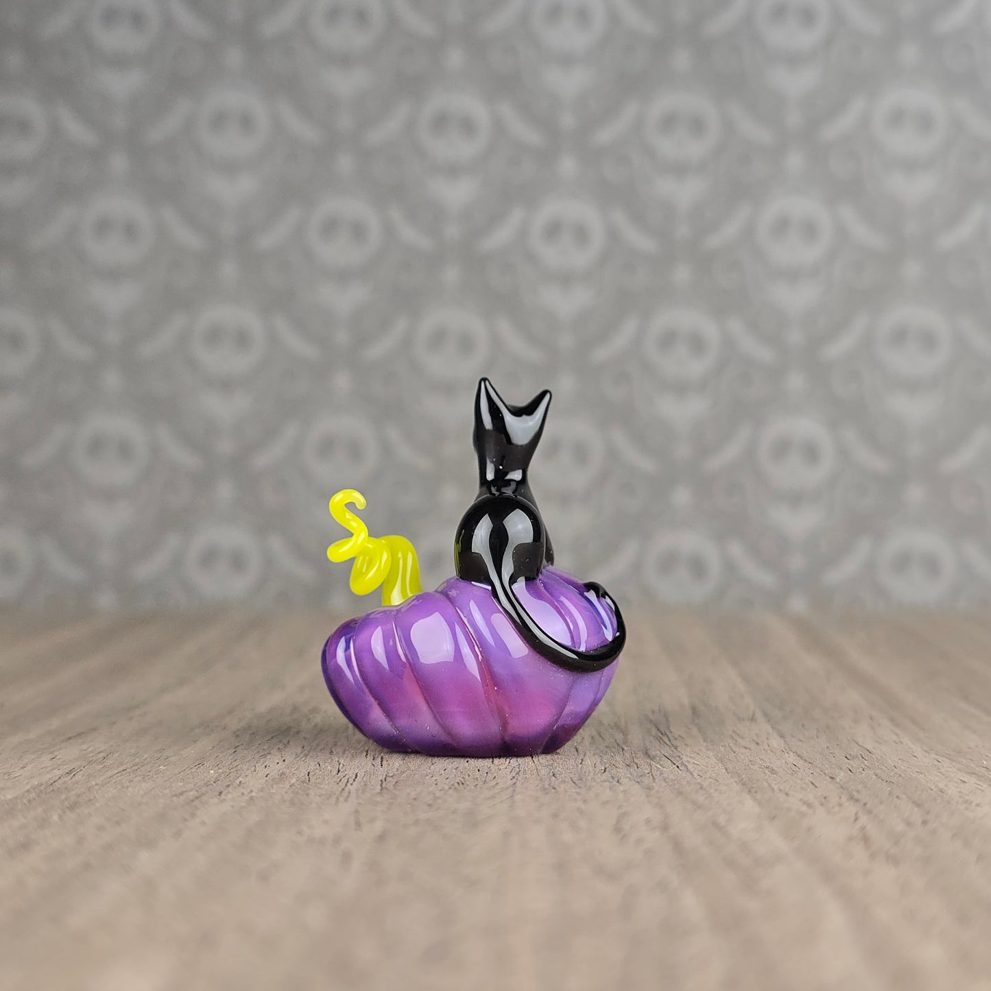 Onyx Stargazer Pumpkin Loaf Trinket