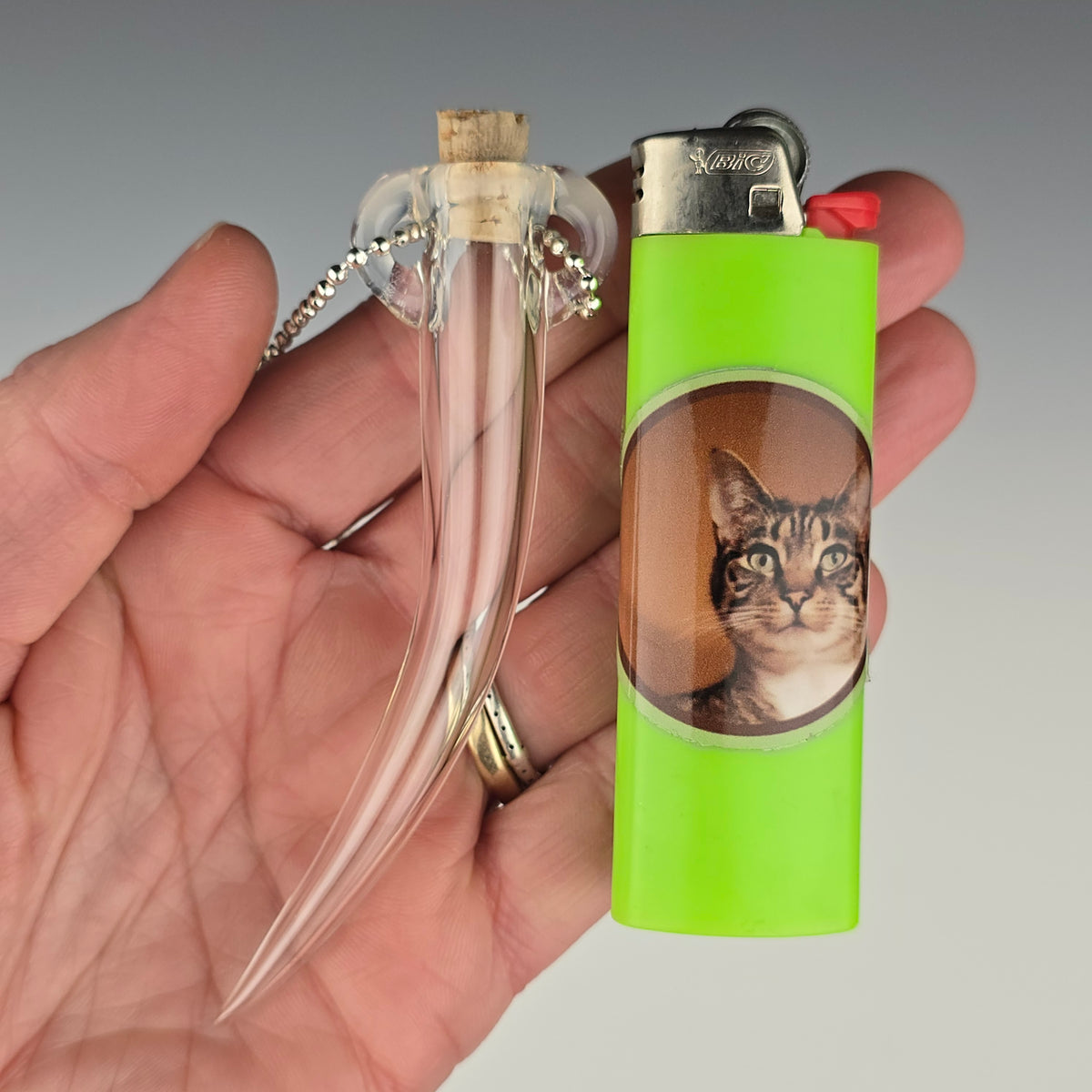 Hanging Whisker Keeper: UV Glowstick 3.5"