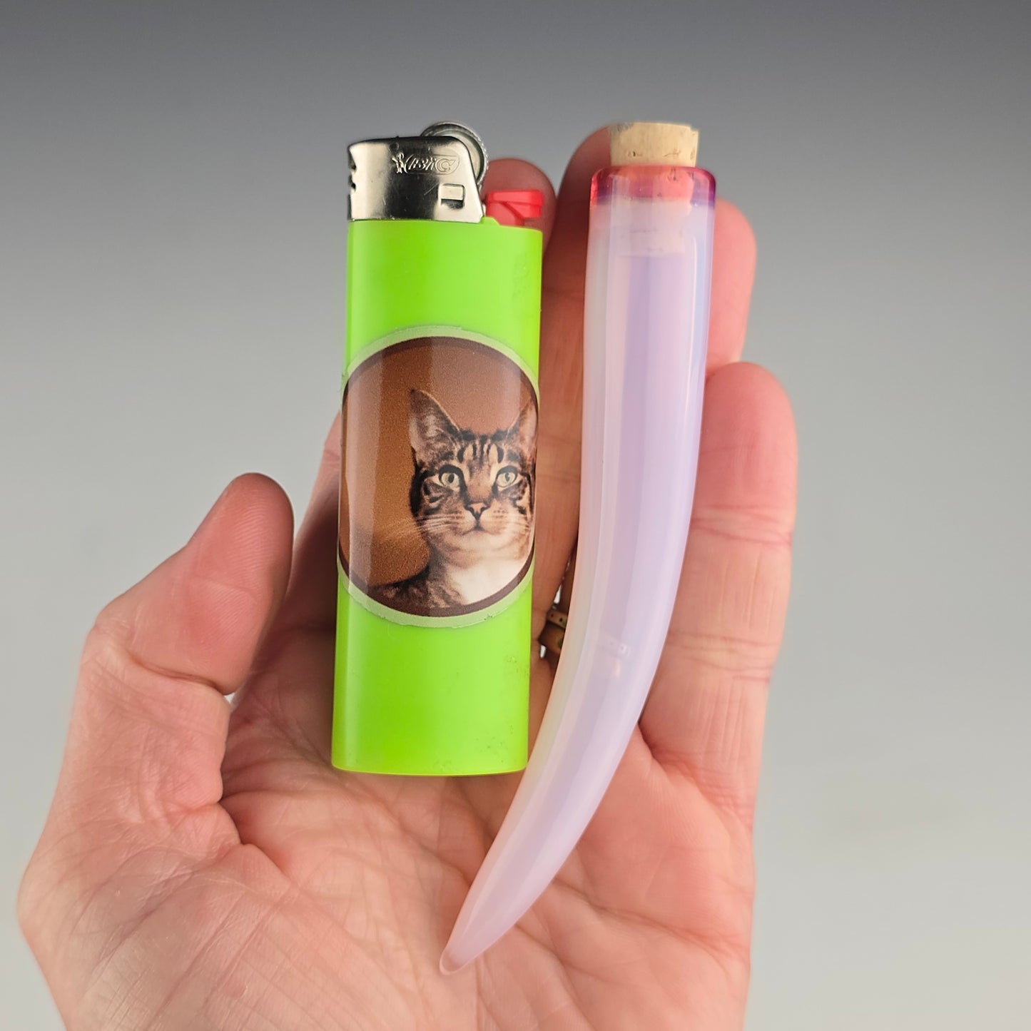 Tela Magenta on Blossom: 3.5"