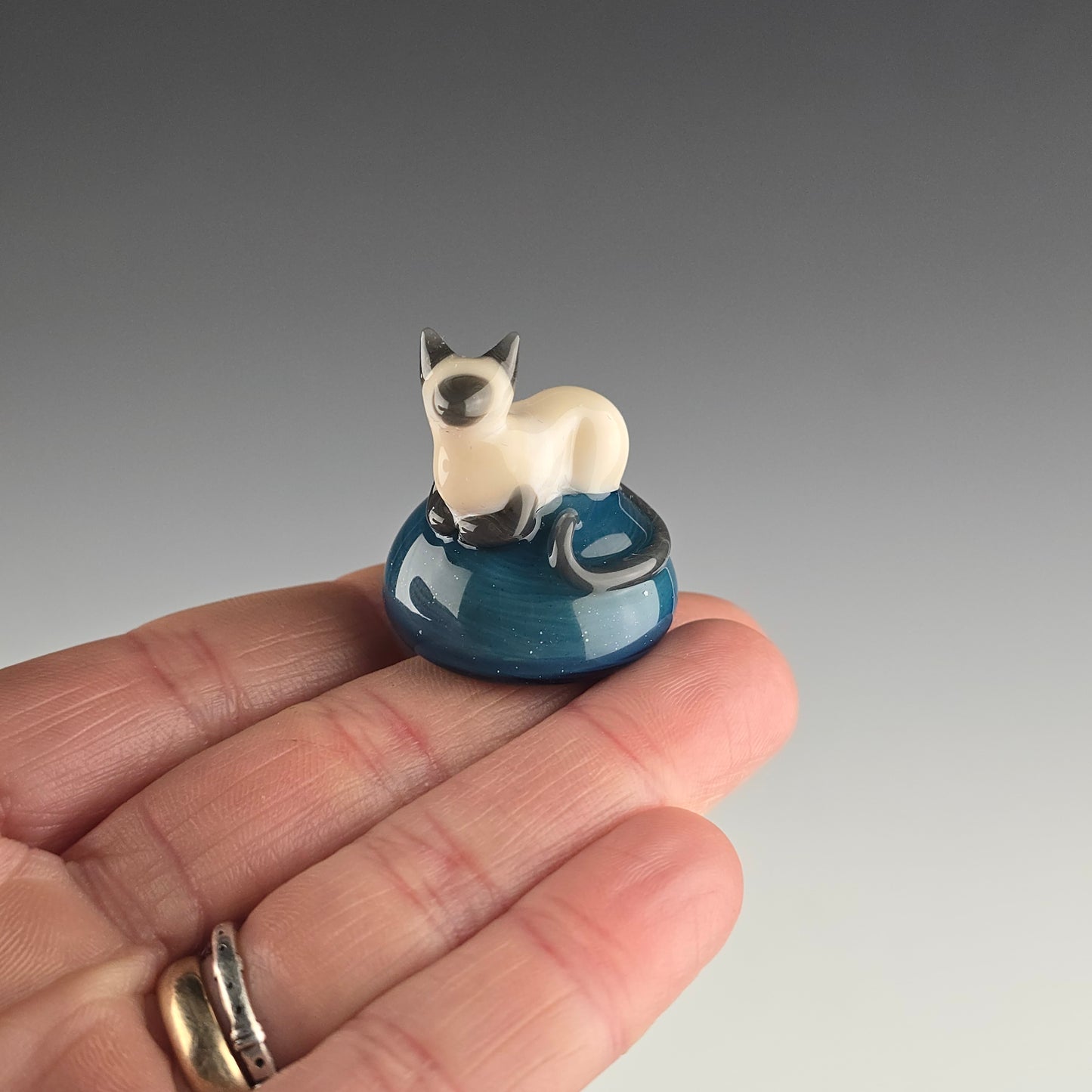 Blue Point Siamese Statuette