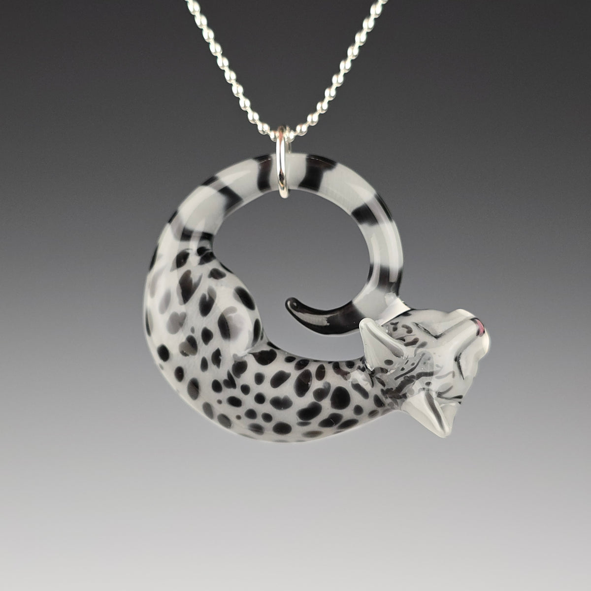 Silver Egyptian Mau: large