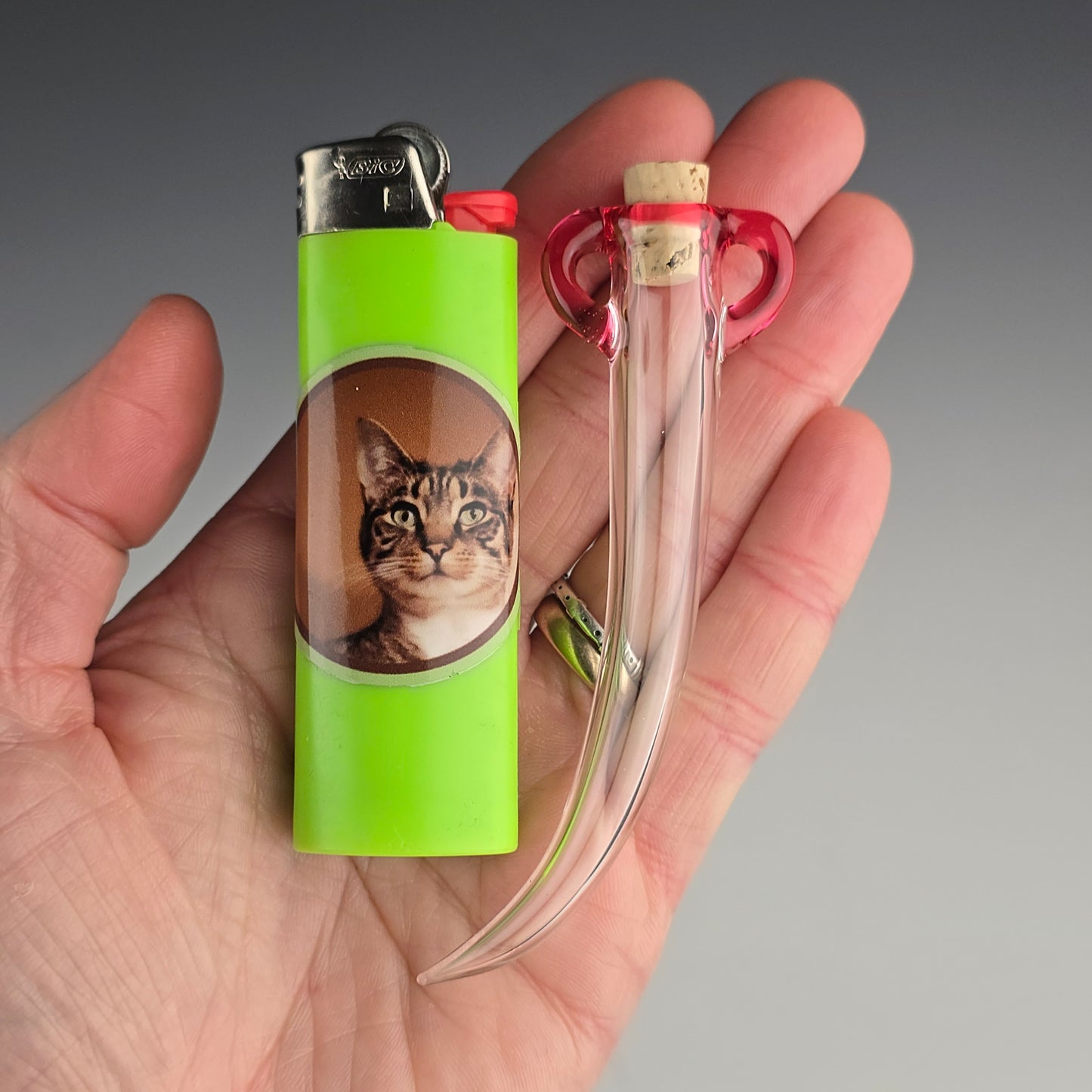 Hanging Whisker Keeper: Tela Magenta 3.25"