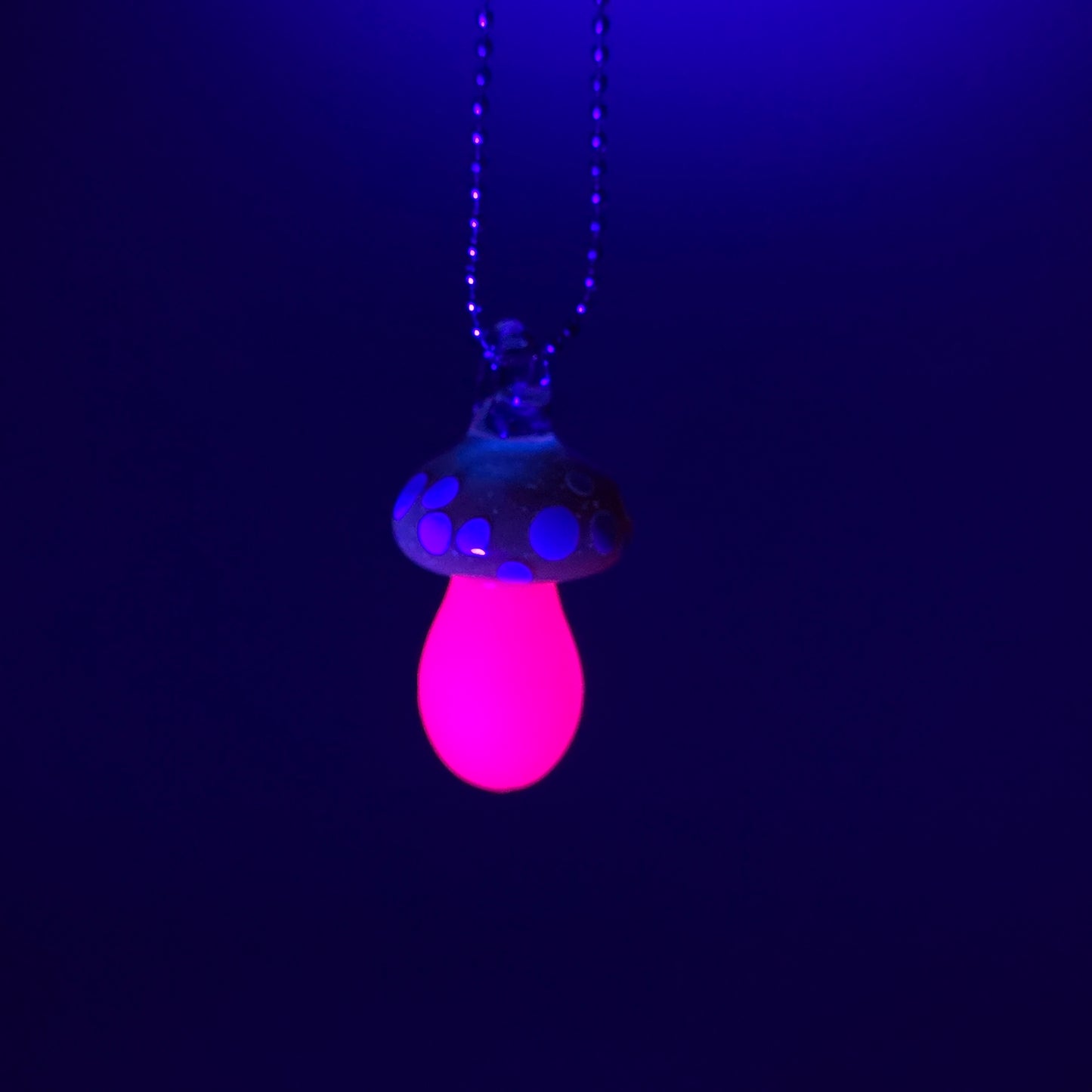 Mushroom: Large Red with frosted UV Glowstick base