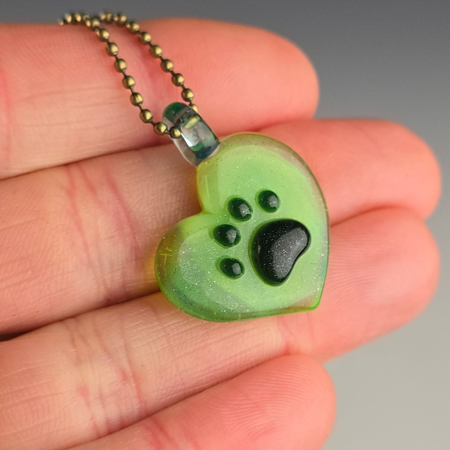 Sparkly Green Heart w/Paw